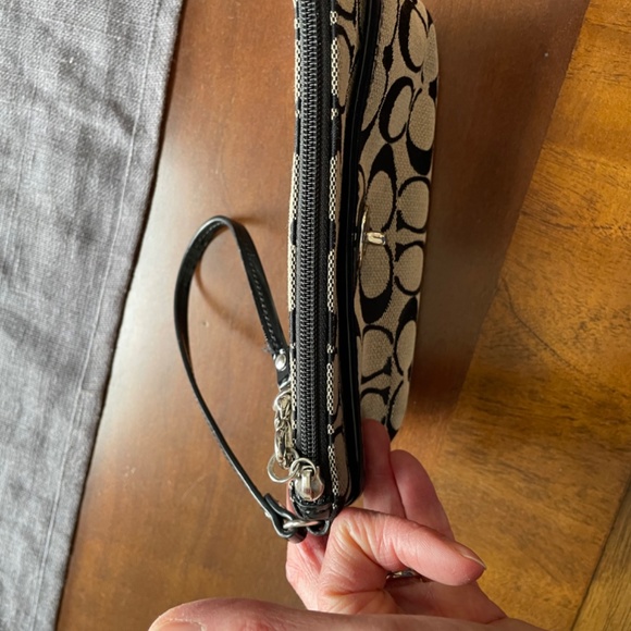 Coach wristlet - Picture 3 of 4